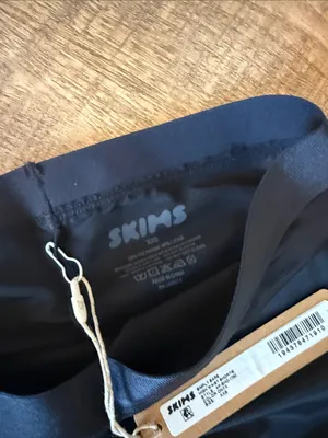 SKIMS Barely There Shapewear Short in onyx XXS (B13) thumbnail 4