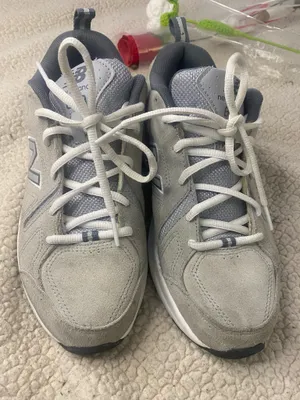 Man's Sneakers & Athletic Shoes New Balance size 88& thumbnail 1