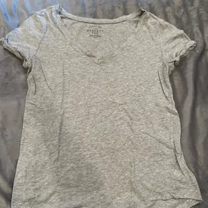 American Eagle Women's Gray V-Neck Tee thumbnail 1