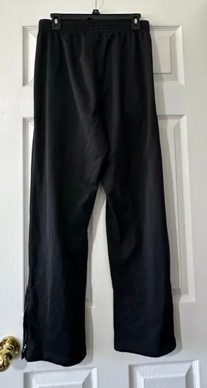 Under Armour Unisex sweats are a size Large. thumbnail 8