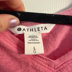 Athleta‎ V-Neck Short Sleeve Tee Pink Large Casual Athleisure Workout Top thumbnail 2
