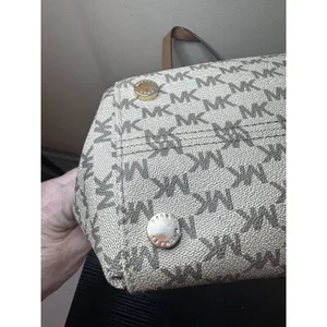Michael Kors Signature Handbag Brown With Gold tone Lock Zippered thumbnail 11