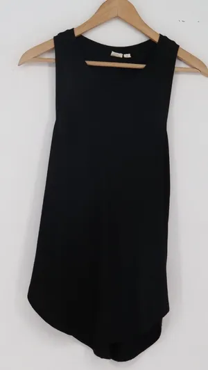 Gap Tank Top Womens XS Crossover Back Black Sleeveless Curved Hem Excellent thumbnail 1