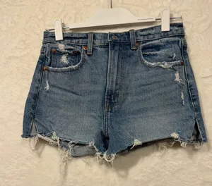 Abercrombie & Fitch Mom Short High Rise Distressed Denim Blue Womens Size 24 00‎ thumbnail 1