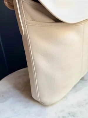 Vintage Unbranded Cream/White Leather Flap Crossbody Bag - Excellent Interior thumbnail 4