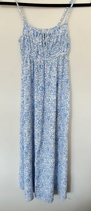 Billabong Blue and White Floral Smocked Midi Dress Size XS thumbnail 1