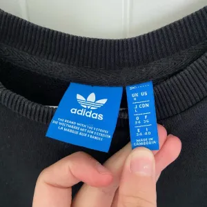EUC | Adidas‎ women’s black & white crewneck — size 8 thumbnail 3