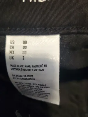 American Eagle Outfitters Black High-Waist Casual Shorts thumbnail 3