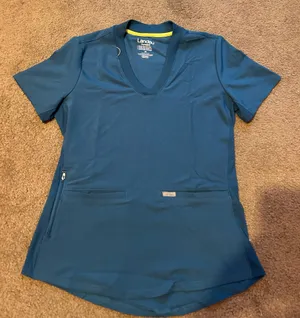 Caribbean blue scrub top Size XS thumbnail 2