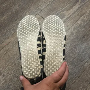 TOMS Women Black & Tan Zebra Print LightWeight Flat Slip On Shoes Size 9 W‎ thumbnail 6
