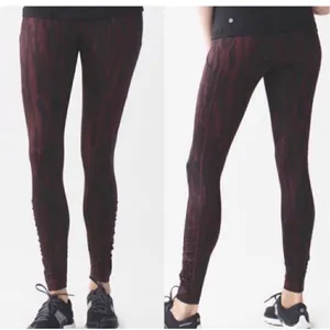 Lululemon Speed Tight IV Painted Animal Bordeaux Drama Black / Black 10 thumbnail 2