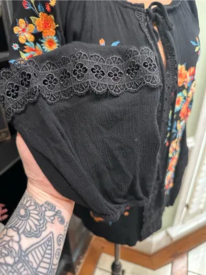 Savanna Jane Embroidered Boho Blouse – Size M – Black with Multicolor Floral thumbnail 5