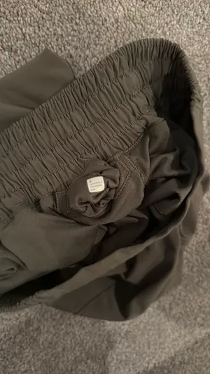 Lululemon Shorts Hotty Hot 2.5"  thumbnail 3