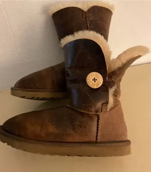 UGG women brown leather distressed Bailey button short classic boots US 7 thumbnail 1
