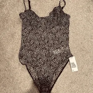 Hollister Bodysuit NWT thumbnail 1