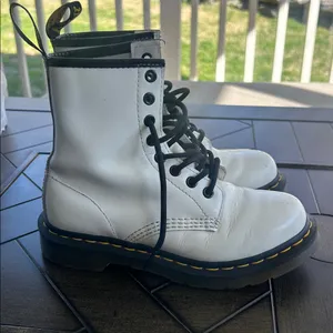 Dr. Martens classic white lace up retro boots size 5 US ladies combat moto thumbnail 2