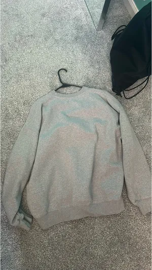 Brandy Melville crewneck thumbnail 2