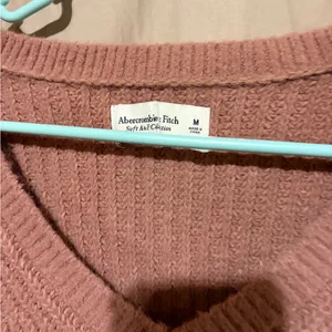 Abercrombie and Fitch sweater thumbnail 2