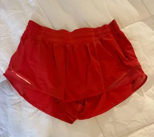 2.5" Lululemon Hotty Hot Shorts High-Rise thumbnail 1