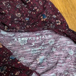 Aeropostale Floral Ruffle Hem Top Burgundy Flutter Sleeve Womens Size‎ Small thumbnail 5