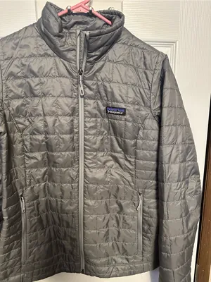 Patagonia Gray Quilted Women's Insulated Puffer Jacket thumbnail 3