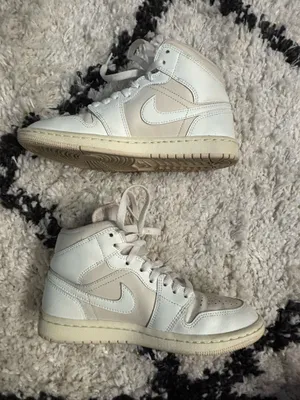 Nike Air Jordan Mid Women’s thumbnail 2