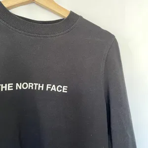 The North Face black‎ crewneck pullover sweater women's size medium cotton thumbnail 2