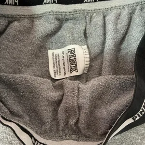 PINK‎ Victoria's Secret Gray Sweat Shorts Lounge Sleep Activewear XS thumbnail 3