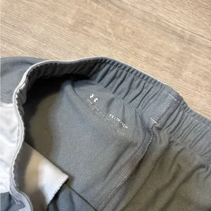 •UNDER ARMOUR• SHORTS thumbnail 4