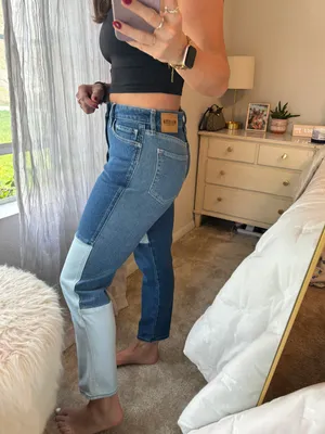 Hollister Ultra High-Rise Mom Jean thumbnail 4