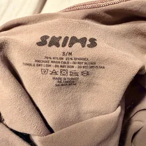 Skims sculpting body suit with snaps S/M thumbnail 5