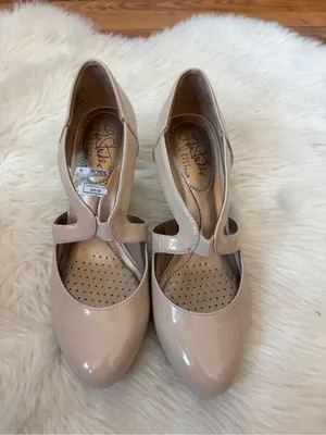 Tan Faux Patent Leather Kitten Heels thumbnail 2