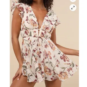 Lulus Flirty Ways Cream Floral Print Flutter Sleeve Romper thumbnail 4