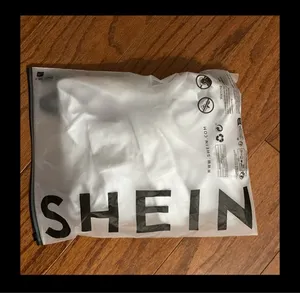Shein white longsleeves Hoodie top with bag -Size Medium. Excellent condition, gently warn. Measurements approximately 18” from armpit to armpit x 19” long. Non-smoking home. priced to sell at as is condition. Don’t like my price, make reasonable offer! And thank you for checking my closet. thumbnail 9
