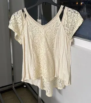 Doe & Rae Cold Shoulder Hi Lo Lacey Top size Large Cold Shoulder EUC thumbnail 1
