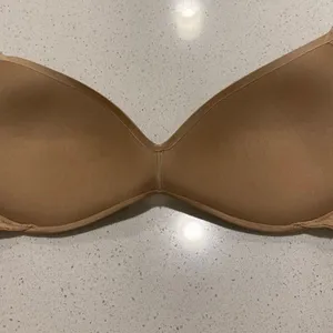 Skims wireless bra, size 34C thumbnail 6