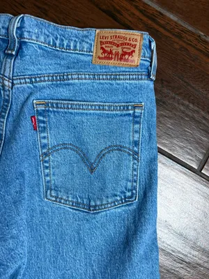 Levi’s Light Wash Denim Distressed High Rise Wedgie Jeans women’s Size 28 thumbnail 6