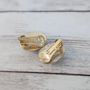 Vintage Clip On Earrings 7/8" Faux Pearl with Gold Tone Halo - Fair Condition thumbnail 4