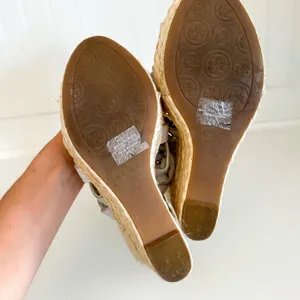 Guess White Wedge Sandals thumbnail 7