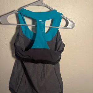 🌟 Lululemon Scoop Neck Racerback Tank with Shelf Bra - Size 6 - Grey/Green 🌟 thumbnail 6