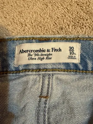 Abercrombie 90’s Ultra High Rise Jeans thumbnail 6