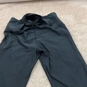Under Armour size small black abstract print leggings thumbnail 5
