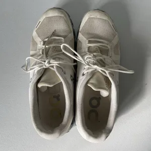On Running Cloud 5 Athletic Shoes Supportive White Blue Women's Size 9.5 thumbnail 6