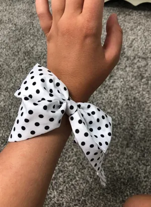 Bow Hair Scrunchie Black thumbnail 4