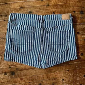 American Eagle blue & white hi rise shortie 12 jean shorts thumbnail 3