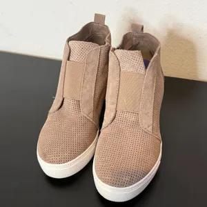 Steve Madden Wedge Sneakers Womens 7 Taupe Perforated Leather Zip High Top thumbnail 12