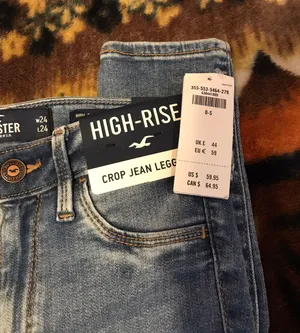 Hollister High Rise Ripped Jeans thumbnail 5