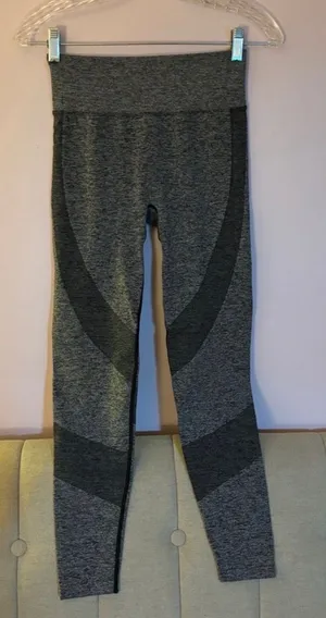Victoria's Secret PINK grey leggings thumbnail 1