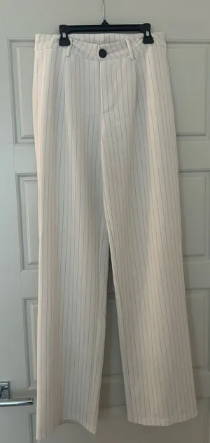 Princess Polly Titius Pants White Pinstripe Size 4 thumbnail 1