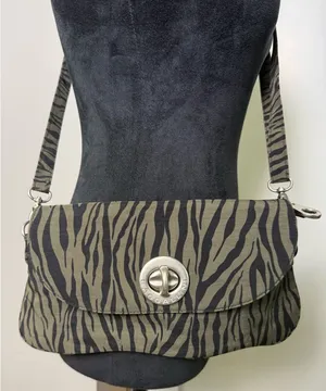 Baggallini Crossbody Purse Grey Black Zebra Animal Print Turn Lock Adjustable Sm thumbnail 1